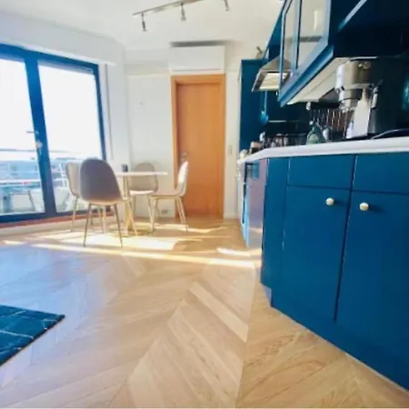 Apartment Luxury 1 Bedroom Flat With Terrace And Parking