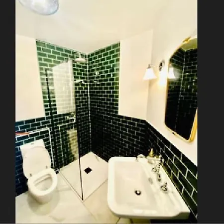 Luxury 1 Bedroom Flat With Terrace And Parking *